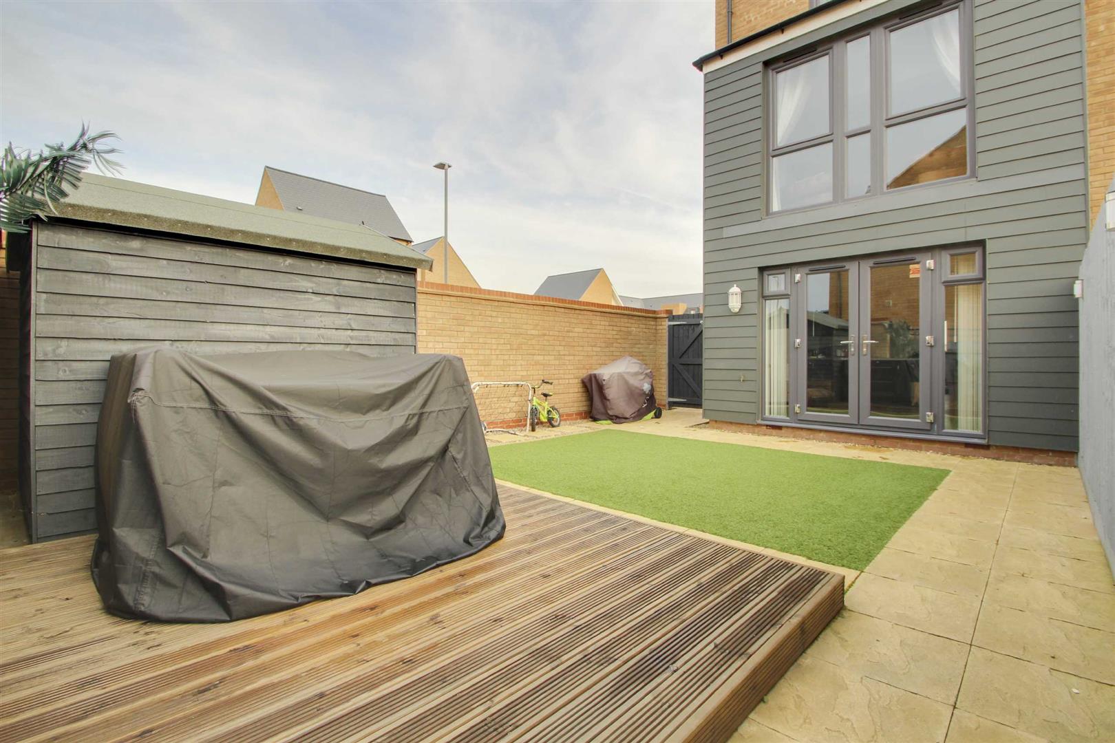 4 bed property in Holt Avenue, Milton Keynes